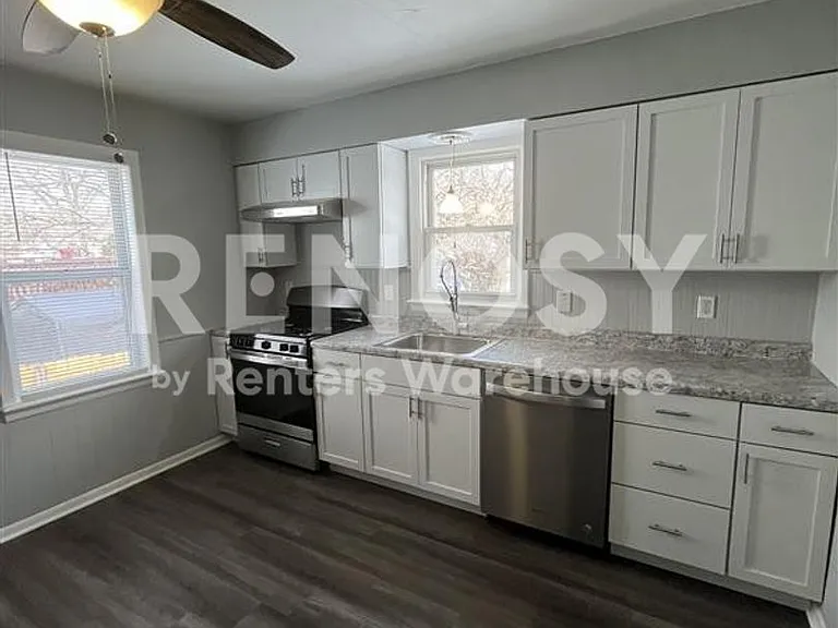 9812 Balboa Dr — Photo 2