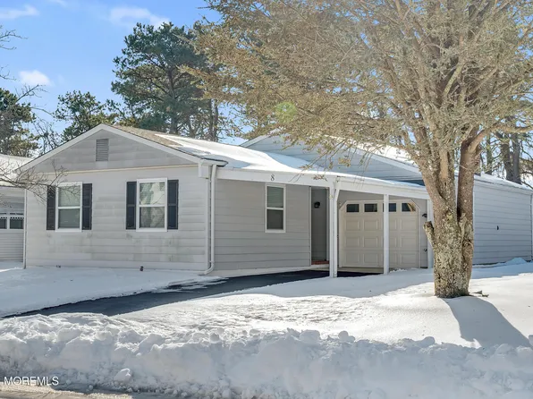 8 Gorginio Drive, Toms River, NJ 08757