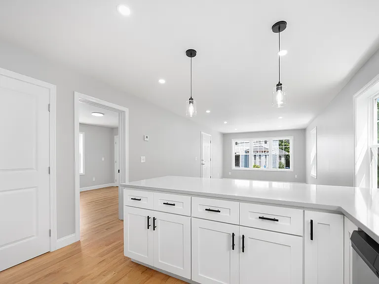 28 Grosvenor Ave #2 — Photo 3