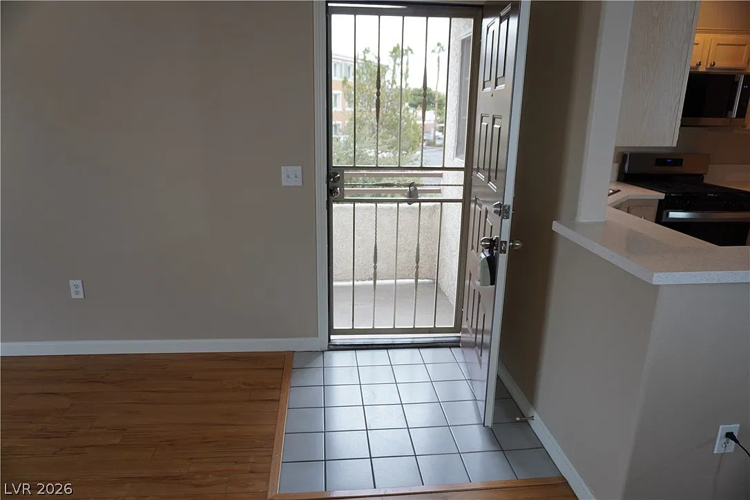 3 bed, 2.0 bath, 1228 sqft, $1,500 — Photo 2