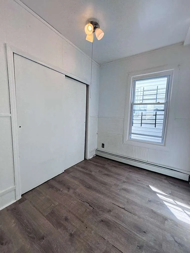 3 bed, 1000 sqft, $2,200 — Photo 4