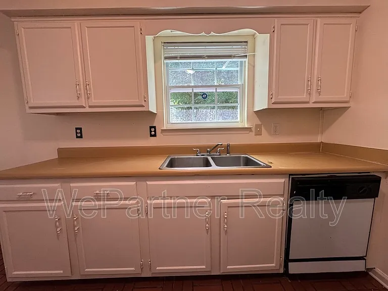 7416 Dartmouth Ct — Photo 8