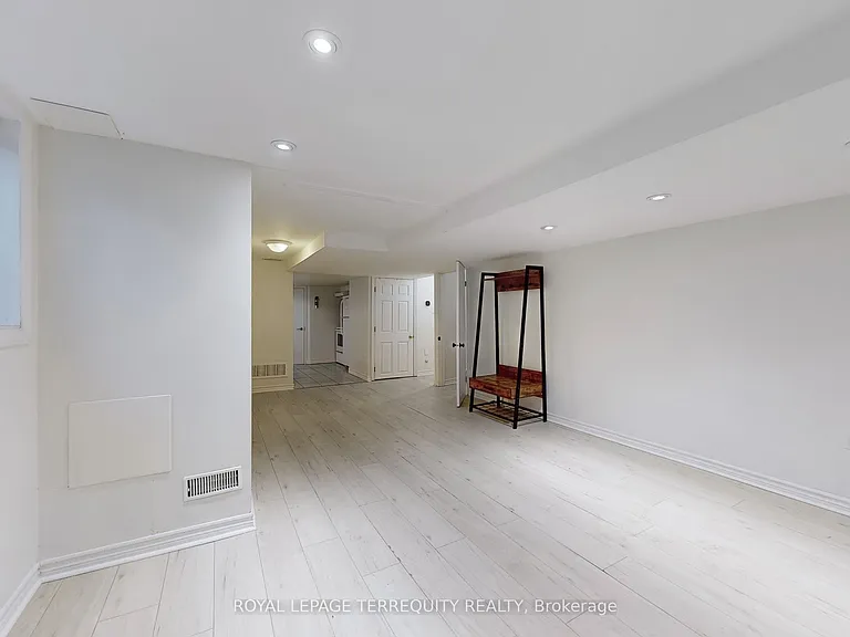246 Elizabeth St — Photo 2