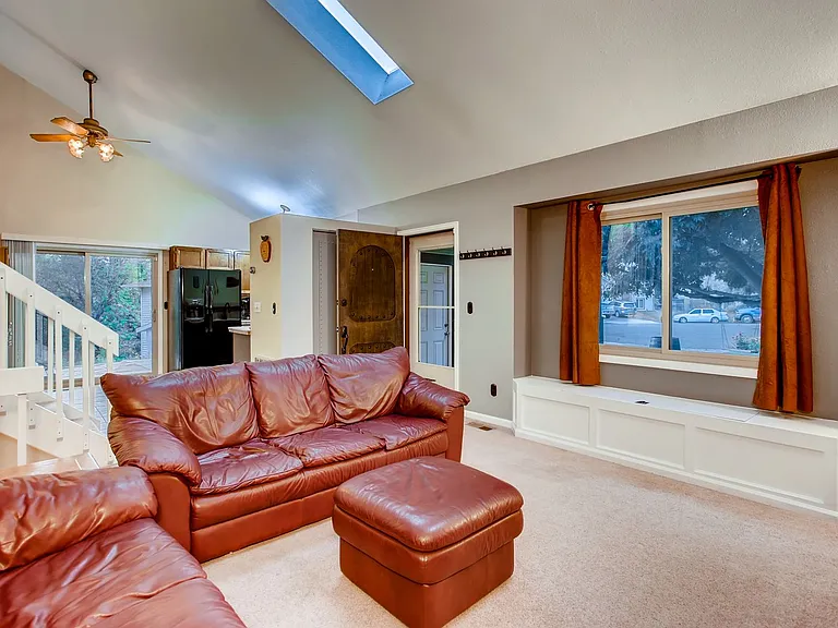 3720 Black Oak Ct — Photo 3