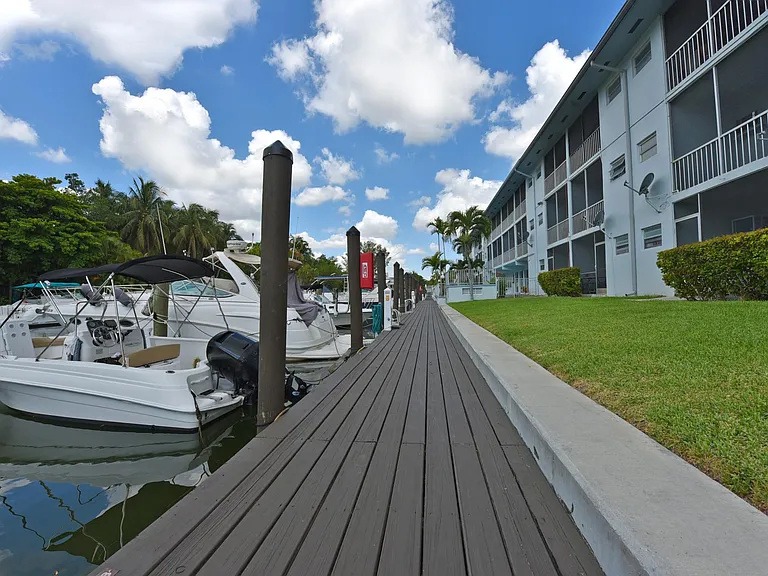 WATERFRONT PROPERTY WITH MARINA_