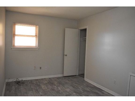 4th image of 4550 Breakwater Cir