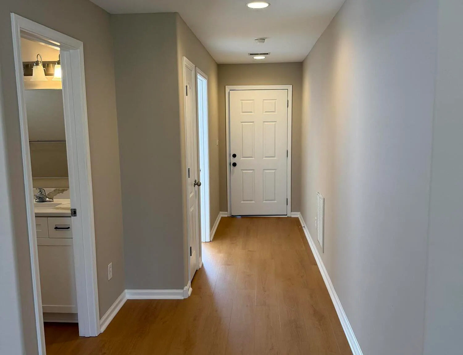 3 bed, 2.0 bath, 1350 sqft, $2,200 — Photo 4
