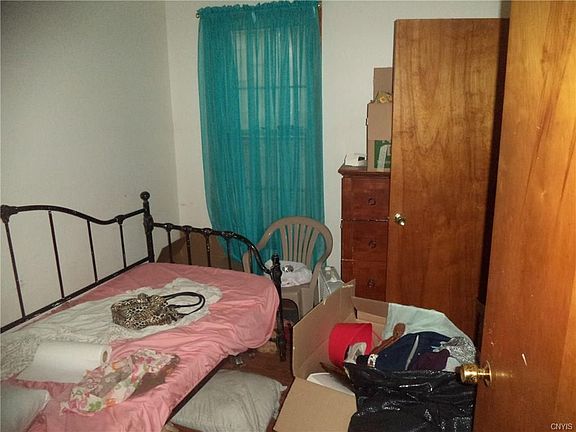 3rd image of 158-60 Bissell St E