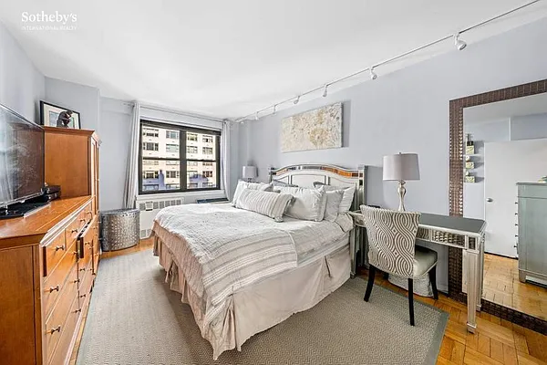 Sold by Sotheby's International Realty | media 12