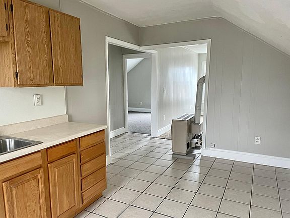 3rd image of 15 Rand St Floor 2