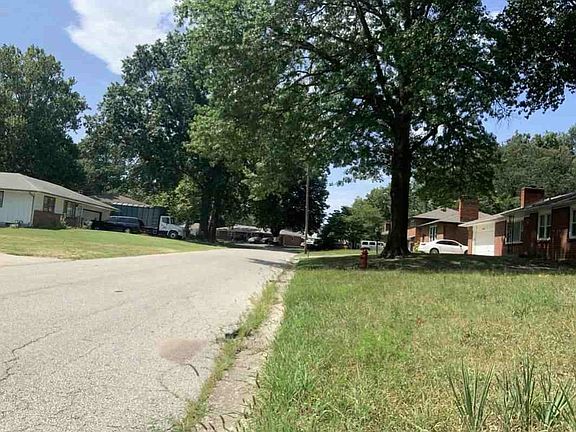 5th image of 3602 Rowland Ave