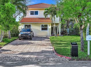 2620 NE 214th St, Miami, FL 33180