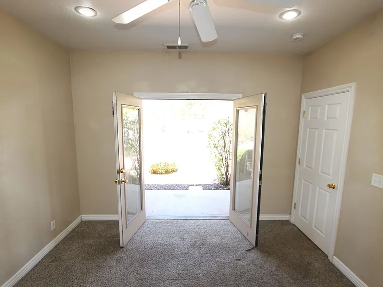 1535 E Payton Way — Photo 11