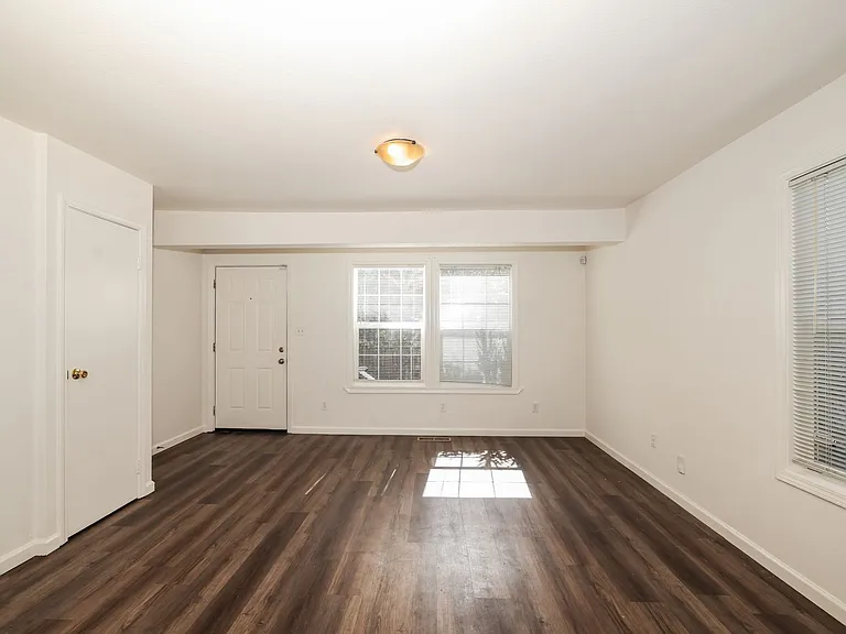 5851 Vallejo St #B — Photo 7