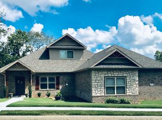 1304 Hickory St, Cave Springs, AR 72718