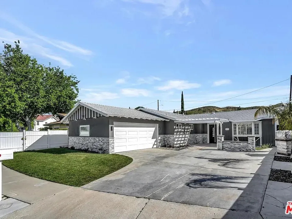 28040 Ermine Pl