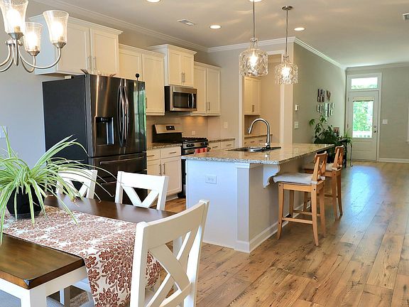 4th image of 700 Carraway Garden Dr