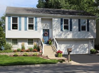 705 Sand Creek Dr, Carol Stream, IL