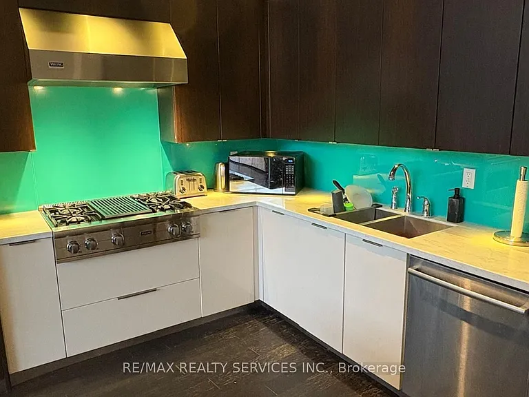 90 Sumach St #406 — Photo 16
