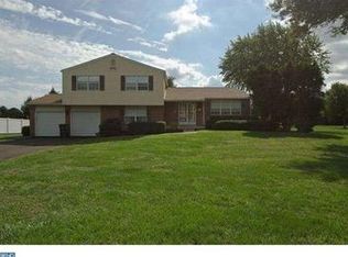 11 Rotterdam Rd W, Holland, PA 18966