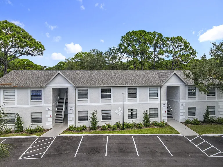 Azara Palm Bay — Photo 17