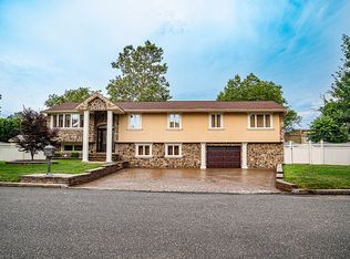 2 Autumn Dr, East Northport, NY 11731