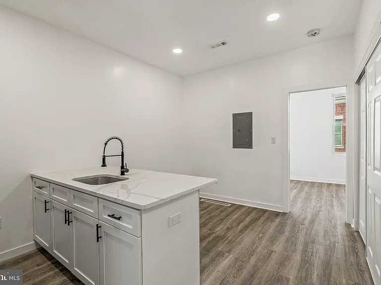 1332 W Toronto St #B — Photo 2