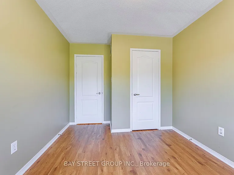 2413 Whistling Springs Cres — Photo 30