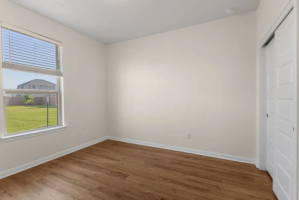 5461 Vanner Path — Photo 2