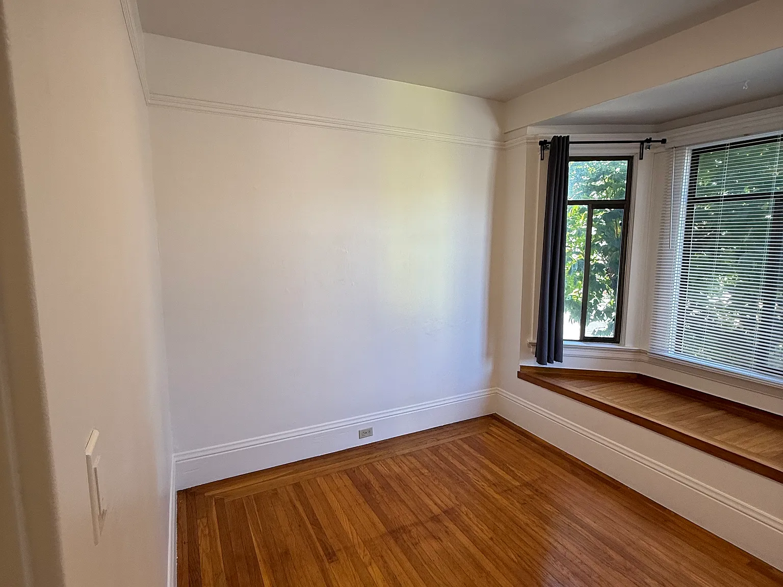 2 bed, 950 sqft, $4,900 — Photo 4