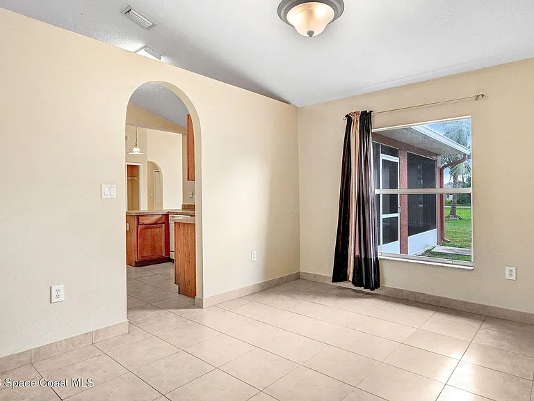 1416 Martinez St SE — Photo 6