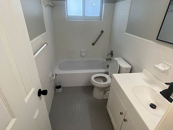5th image of 830 N Riverside Dr APT 105