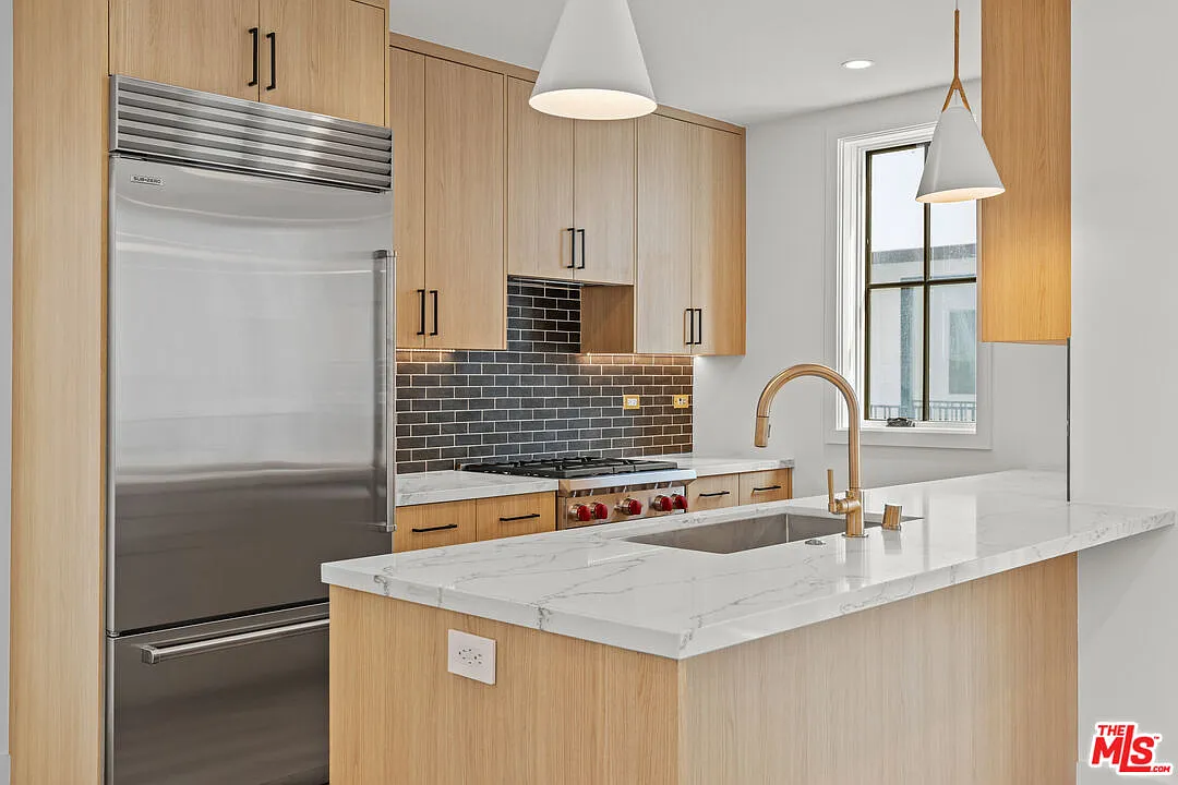 4 bed, 5.0 bath, 2172 sqft, $6,700 — Photo 2