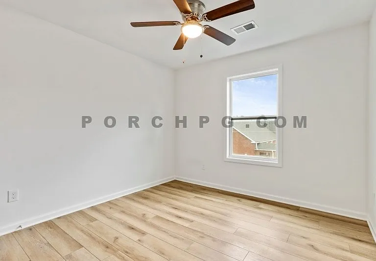 105 W Callahan St — Photo 20