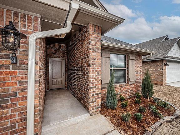 3rd image of 4208 Royal Garden Dr