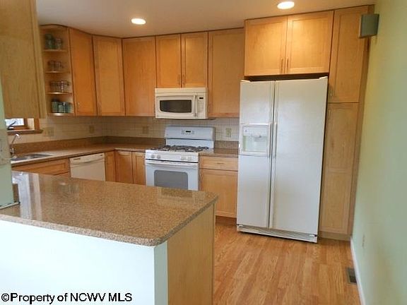 2nd image of 702 S Hills Dr