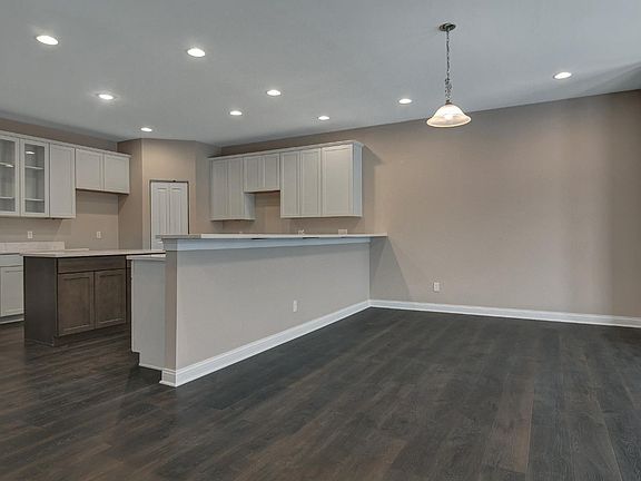 4th image of 7498 Clark St