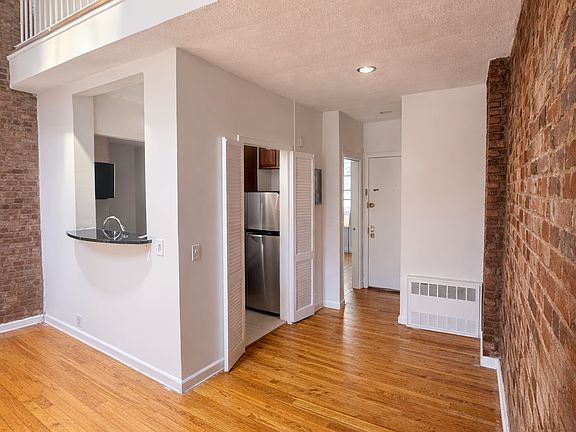 4th image of 207 W 22nd St #3