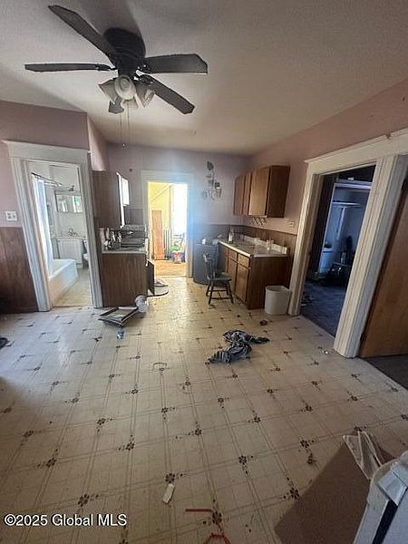 4th image of 8 Farrell Street