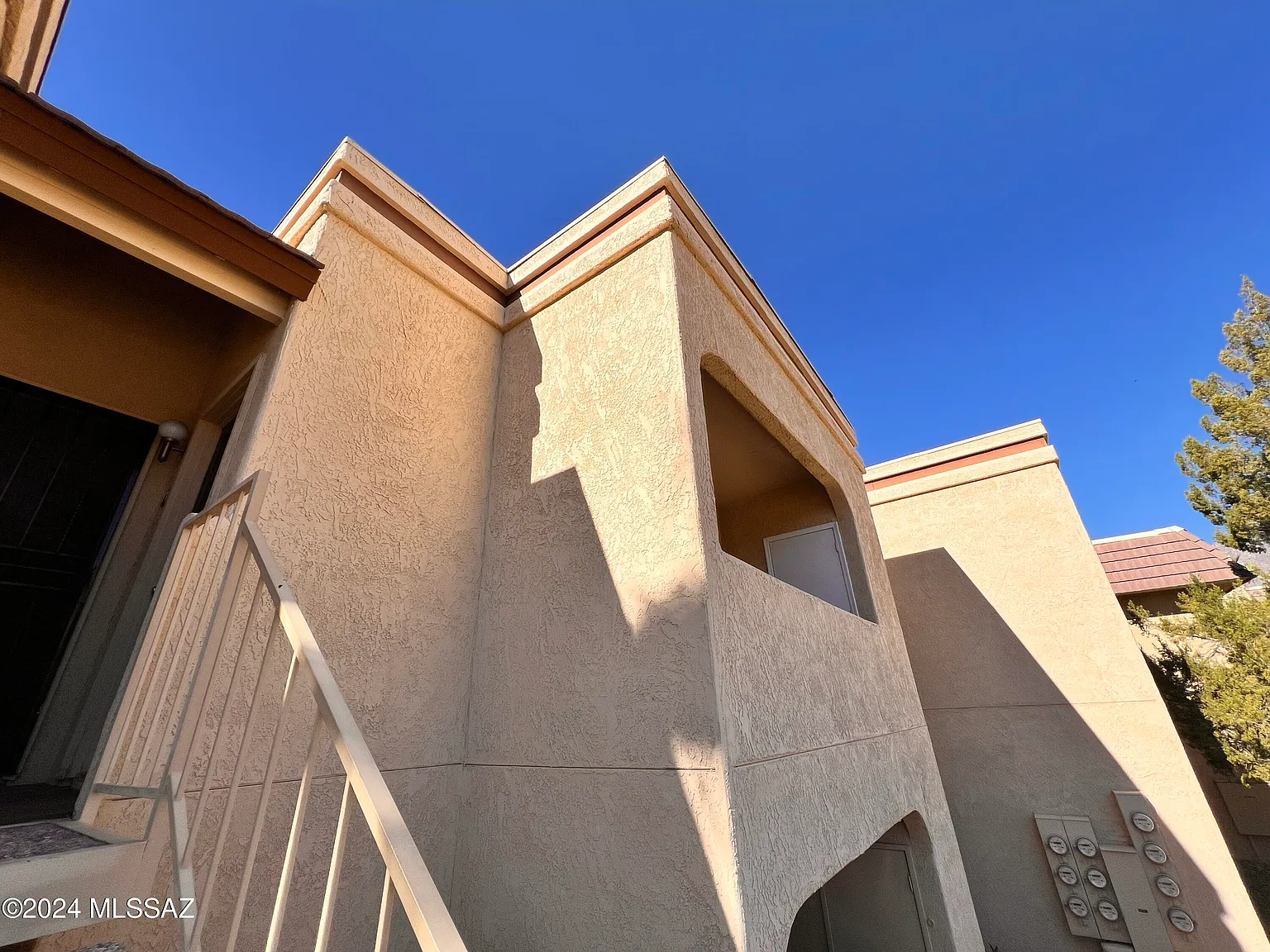 1 bed, 1.0 bath, 729 sqft, $1,295 — Photo 1