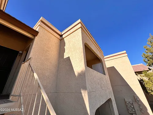 5500 N Valley View Rd Photo 1