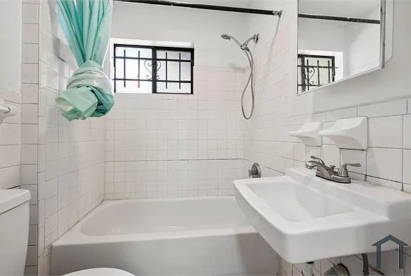 3 bed, 900 sqft, $995 — Photo 3