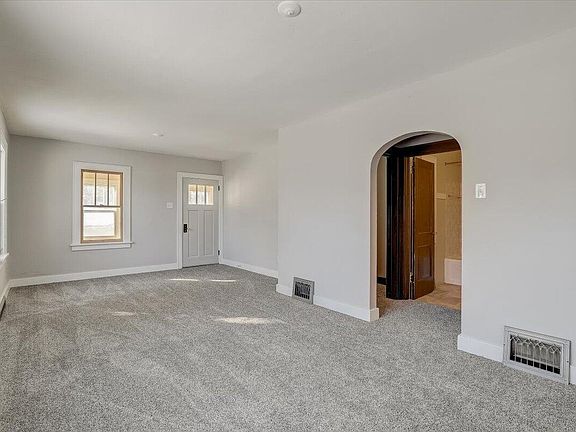 4th image of 722 Western Ave