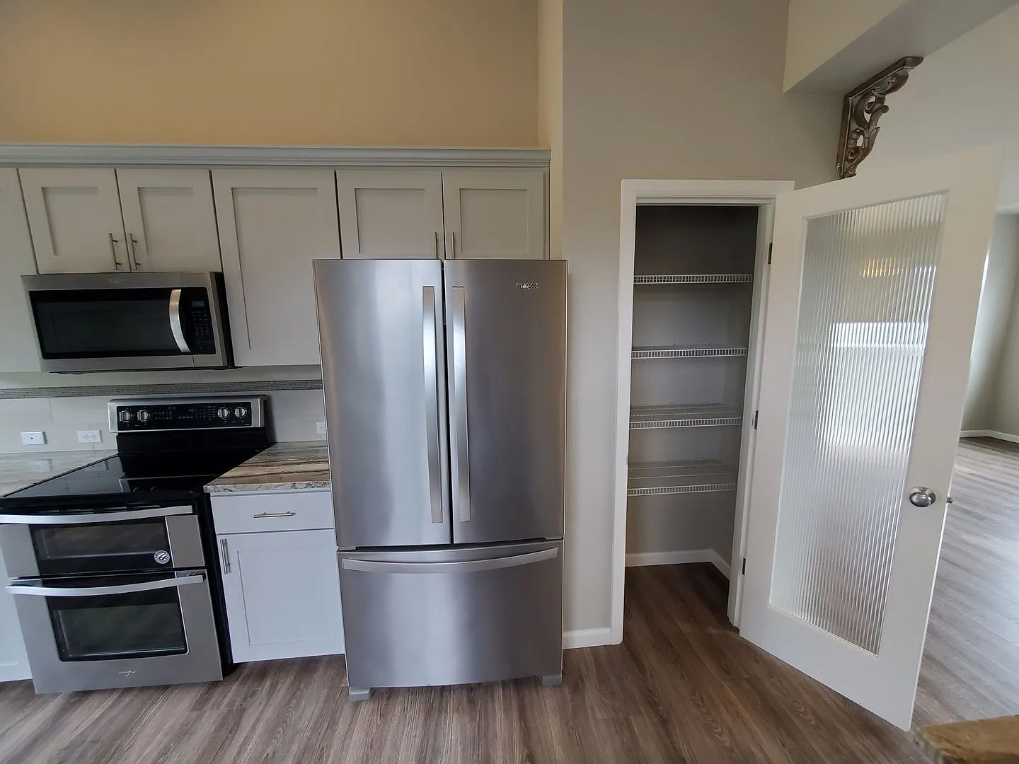 Beautiful Newer 4 Bedroom In Tahoma Terra Neighborhood! — Photo 4