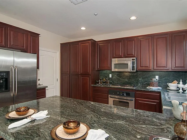 10512 Hollingsworth Way — Photo 8