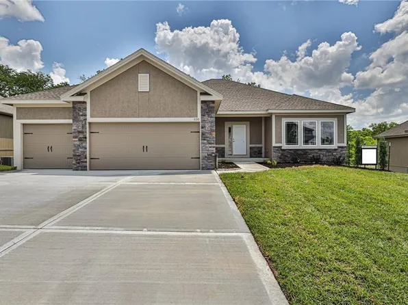 10305 N Corrington Ave, Kansas City, MO 64156