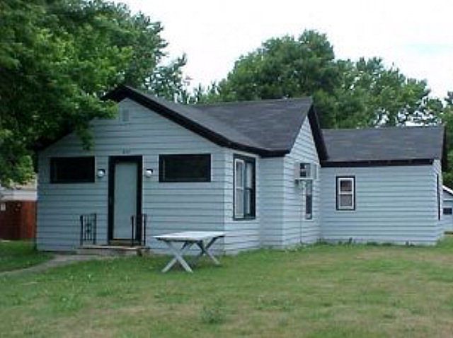 1st image of 540 Moulton Ave