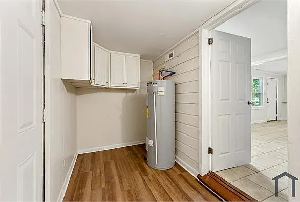 5745 Holland St — Photo 9