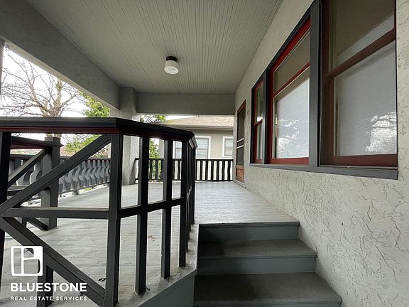 4th image of 1540 SE Ladd Ave APT C