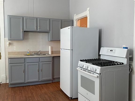 4th image of 1067 N Marshfield Ave #1R